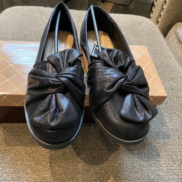Godiva Metallic Black Flats 8 New In Box - Picture 2 of 9